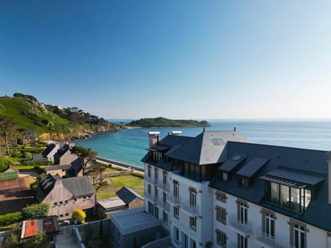 Property building, Facade/entrance, Off site