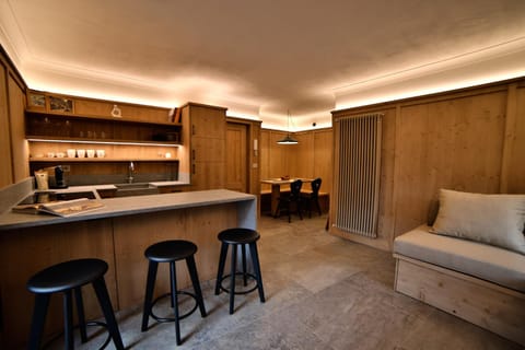 Kitchen or kitchenette, Living room, Seating area, Dining area