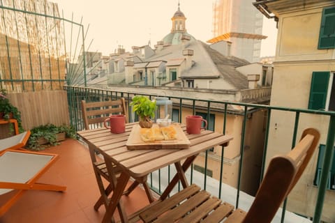 Property building, Day, View (from property/room), Balcony/Terrace, Food and drinks, Dining area, Food, City view, Drinks