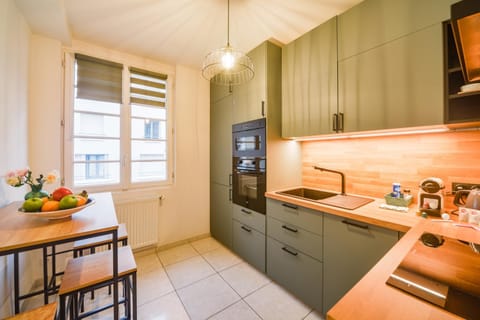 Kitchen or kitchenette, Dining area, dishwasher, oven, stove