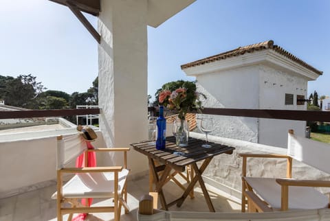 View (from property/room), Balcony/Terrace, Dining area