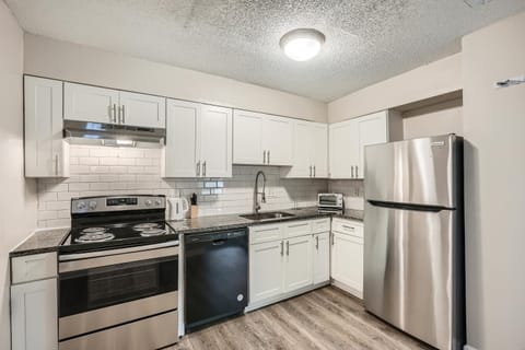 Crest at East Cobb 1812 Comfort, Spacious 2Bd 2Bt Apartment in Marietta