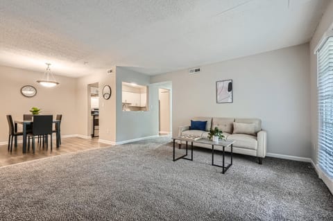 Crest at East Cobb 1812 Comfort, Spacious 2Bd 2Bt Apartment in Marietta