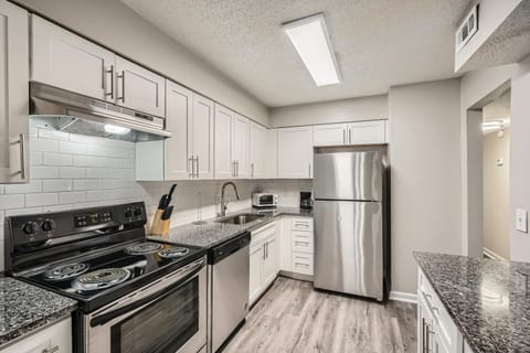 Crest at East Cobb1820E Comfort, Spacious 2Bd 2Bt Apartment in Marietta