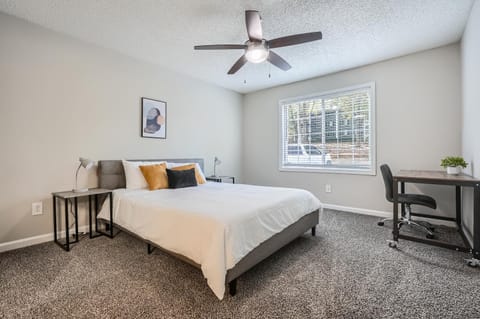 Crest at East Cobb1820E Comfort, Spacious 2Bd 2Bt Apartment in Marietta