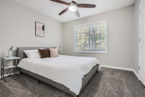 Crest at East Cobb 1830B Comfort spacious 2Bd 2Bt Apartment in Marietta