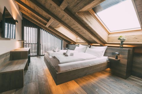 Bed, TV and multimedia, Photo of the whole room, Seating area, Bedroom, towels