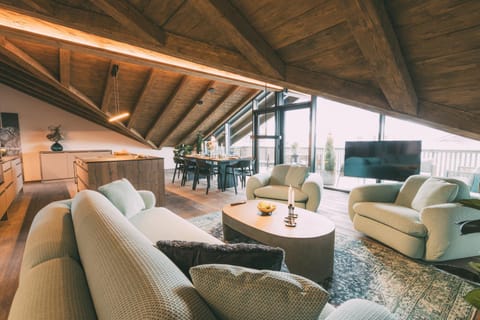 TV and multimedia, Kitchen or kitchenette, Living room, Seating area, Mountain view