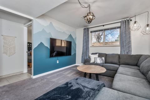 Colorado home near Red Rocks w fenced yard House in Wheat Ridge