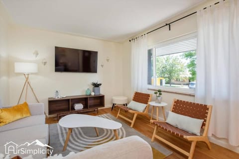 Peaceful home with fire pit and game room House in Westminster