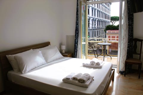 Bed, Living room, Photo of the whole room, Seating area, Bedroom, towels