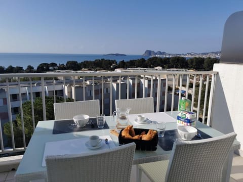 Property building, Day, Natural landscape, View (from property/room), Balcony/Terrace, Dining area, Sea view