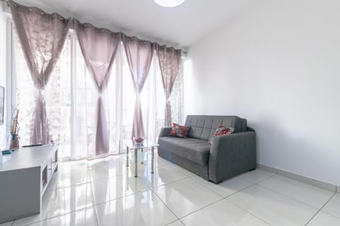 Modern and Spacious Apartment Close to The Sea Apartment in Saint Paul's Bay