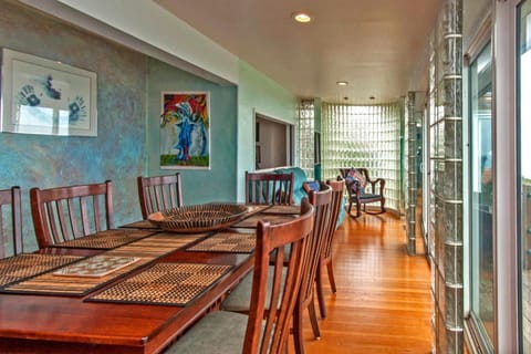 Oceanfront luxury wdramatic views - 30 day rental minimum House in Montara