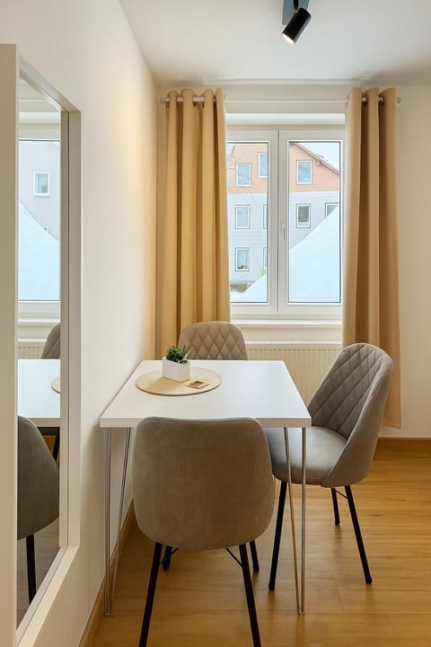 Allgäu Suites - Innenstadt, Schlafzimmer, Küche, Parkplatz möglich, Dachterrasse Apartment in Kempten