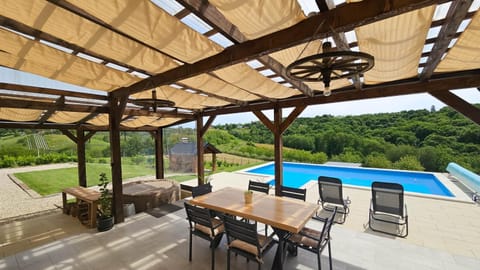 Patio, Natural landscape, Garden, Hot Tub, View (from property/room), Balcony/Terrace, Seating area, Dining area, Garden view, Pool view, Swimming pool, Inner courtyard view, Parking, sunbed