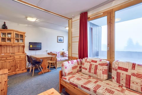 Bed, kitchen