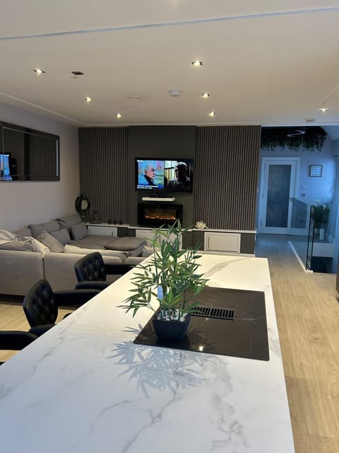 TV and multimedia, Living room, Seating area