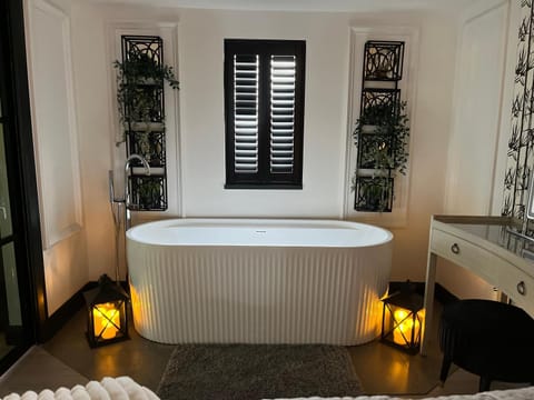 Caban Y Tan Ffawydd Luxury couples retreat with private Wood Fired Hot Tub Chalet in Wales