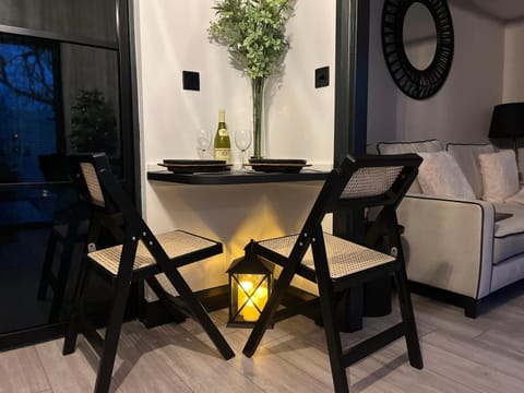 Caban Y Tan Ffawydd Luxury couples retreat with private Wood Fired Hot Tub Chalet in Wales