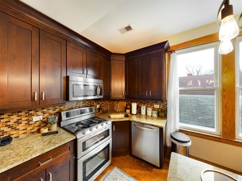 Chi-Town Hideout's Apartment in Berwyn