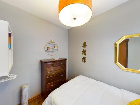 Chi-Town Hideout's Apartment in Berwyn