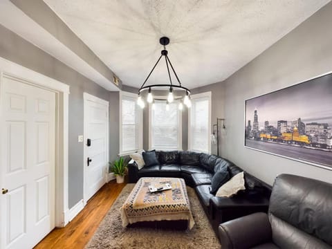 Chi-Town Hideout #1 Apartment in Berwyn