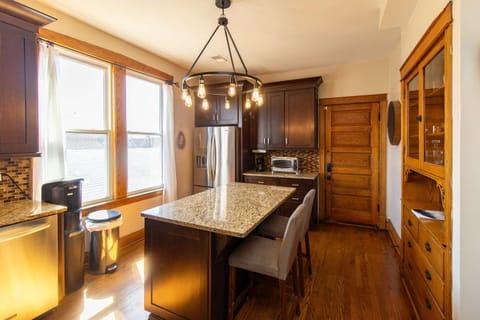 Chi-Town Hideout #2 Apartment in Berwyn