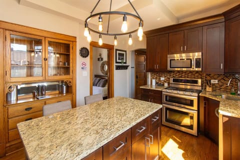 Chi-Town Hideout #2 Apartment in Berwyn