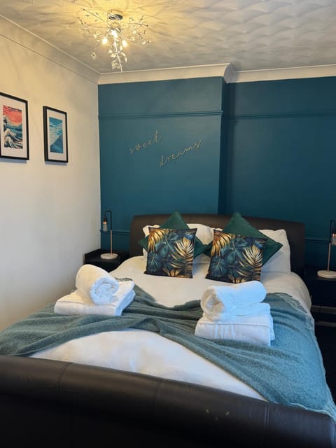 Cherry Blossom Apartment - 3 bed, parking, garden Apartment in Norwich