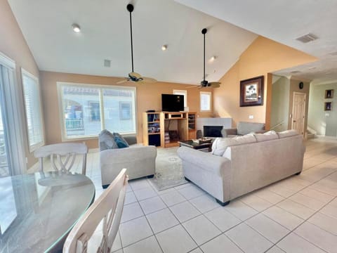 Cool Change- Sunset Beach- Beachfront- Pet-Friendly House in Saint George Island