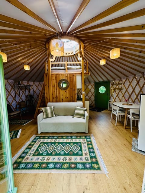 Living room, Dining area, Bedroom, Breakfast