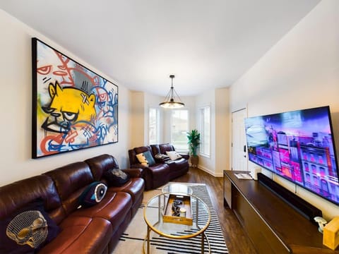 Chi-Town Ultimate Hideout 1-2-3 House in Berwyn