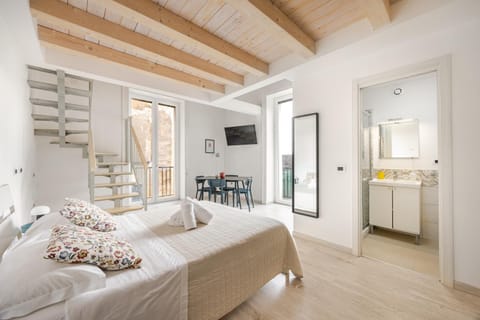 Bed, TV and multimedia, Kitchen or kitchenette, Photo of the whole room, Bedroom, towels, wardrobe