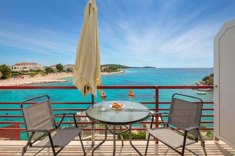 Day, Summer, Balcony/Terrace, Balcony/Terrace, Food and drinks, Photo of the whole room, Decorative detail, Beach, Sea view, Sea view, Open Air Bath, Public Bath