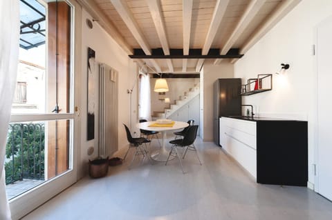 Kitchen or kitchenette, Dining area, stove