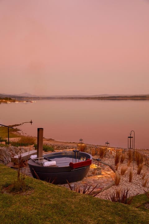 People, Garden, Hot Tub, Lake view, Sunset
