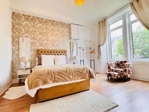 THE RESTING LION - Gourock Town Center Holiday Home Apartment Apartment in Greenock