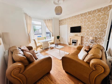 THE RESTING LION - Gourock Town Center Holiday Home Apartment Apartment in Greenock