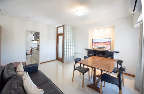 Dining area, internet