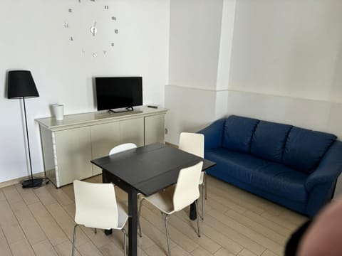 TV and multimedia, Seating area, Evening entertainment