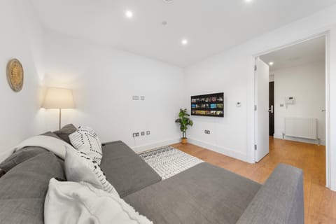 Communal lounge/ TV room, TV and multimedia, Living room, internet