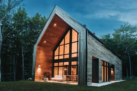 Facade/entrance, Night