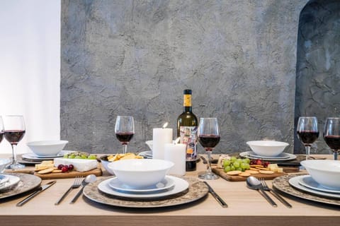 3 bedroom, terrace sleeps 5, monthly stays House in Northampton