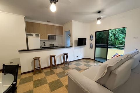 Communal lounge/ TV room, TV and multimedia, Kitchen or kitchenette, Living room, Seating area, Dining area, oven, pet friendly, stove