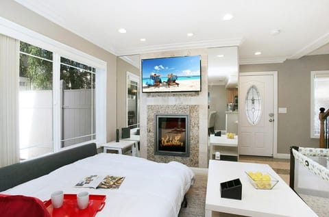 Costa Mesa -Newport- Patio - Free Parking-CM-2 House in Costa Mesa