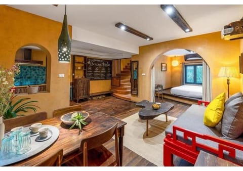 Bed, TV and multimedia, Living room, Photo of the whole room, Seating area, Dining area, Bedroom