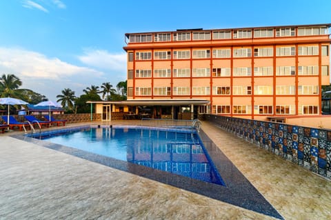 Swimming pool