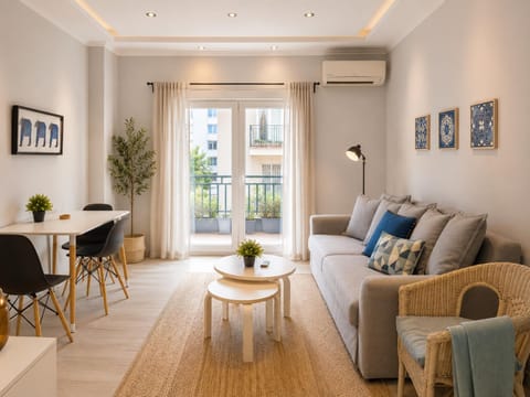 TV and multimedia, Living room, Seating area, air conditioner