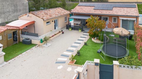 Property building, Garden, Swimming pool, Inner courtyard view